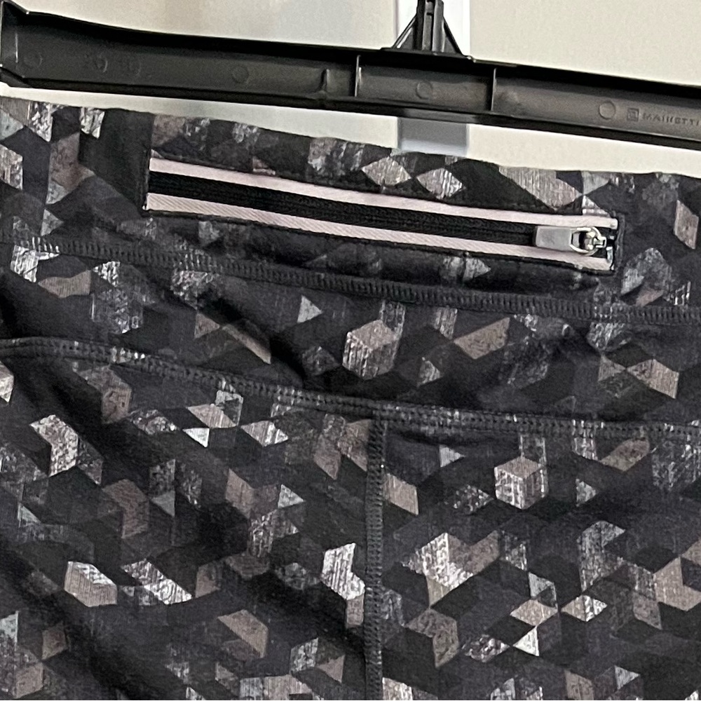 Athleta Black and Gray Patterned Leggings - Picture 7 of 7